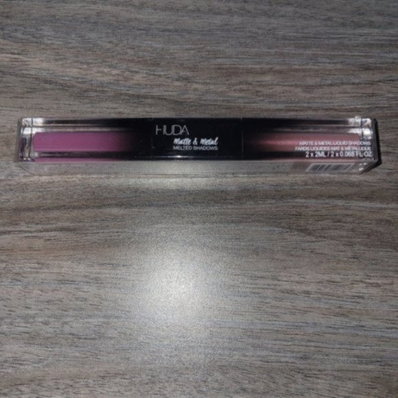 Huda Beauty Matte & Metal Melted Liquid Eyeshadow in Silk Bomber/Bubbleg… - Picture 5 of 5